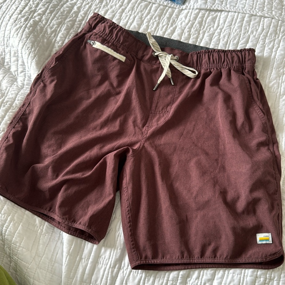 Vuori Men's Athletic Banks Shorts 7” - Burgundy Maroon